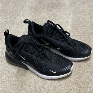 Nike Air Max 270 Men’s Size 10.5 Black White Sneakers Lightweight Activewear